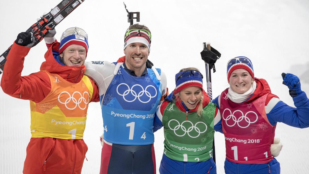 Das norwegische Biathlon-Team jubelt über den Erfolg bei den Olympischen Spielen in Südkorea.