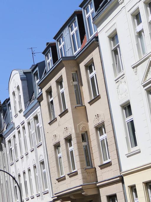 Häuser in Köln - besonders in Großstädten ziehen die Mieten an.
