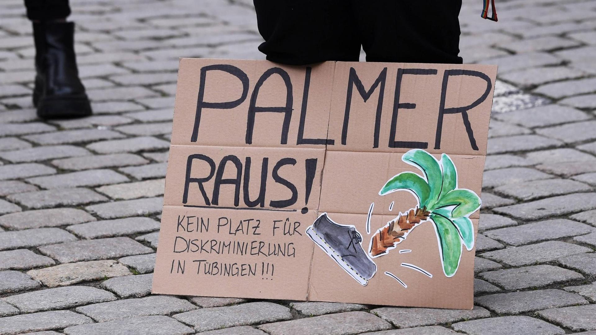 Kundgebung auf dem Tübinger Marktplatz gegen Oberbürgermeister Boris Palmer (Die Grünen)