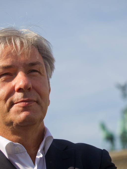 Berlins Regierender Bürgermeister Klaus Wowereit (SPD) vor dem Brandenburger Tor.