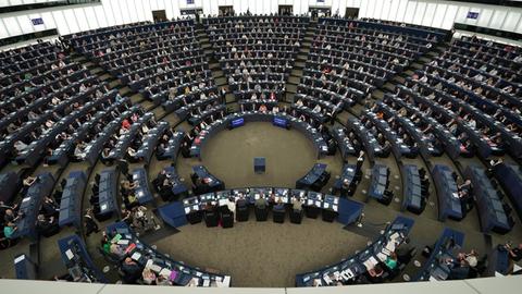 Totale des Plenarsaals im Europaparlament vor der Wahl zur EU-Kommissionspräsidentschaft