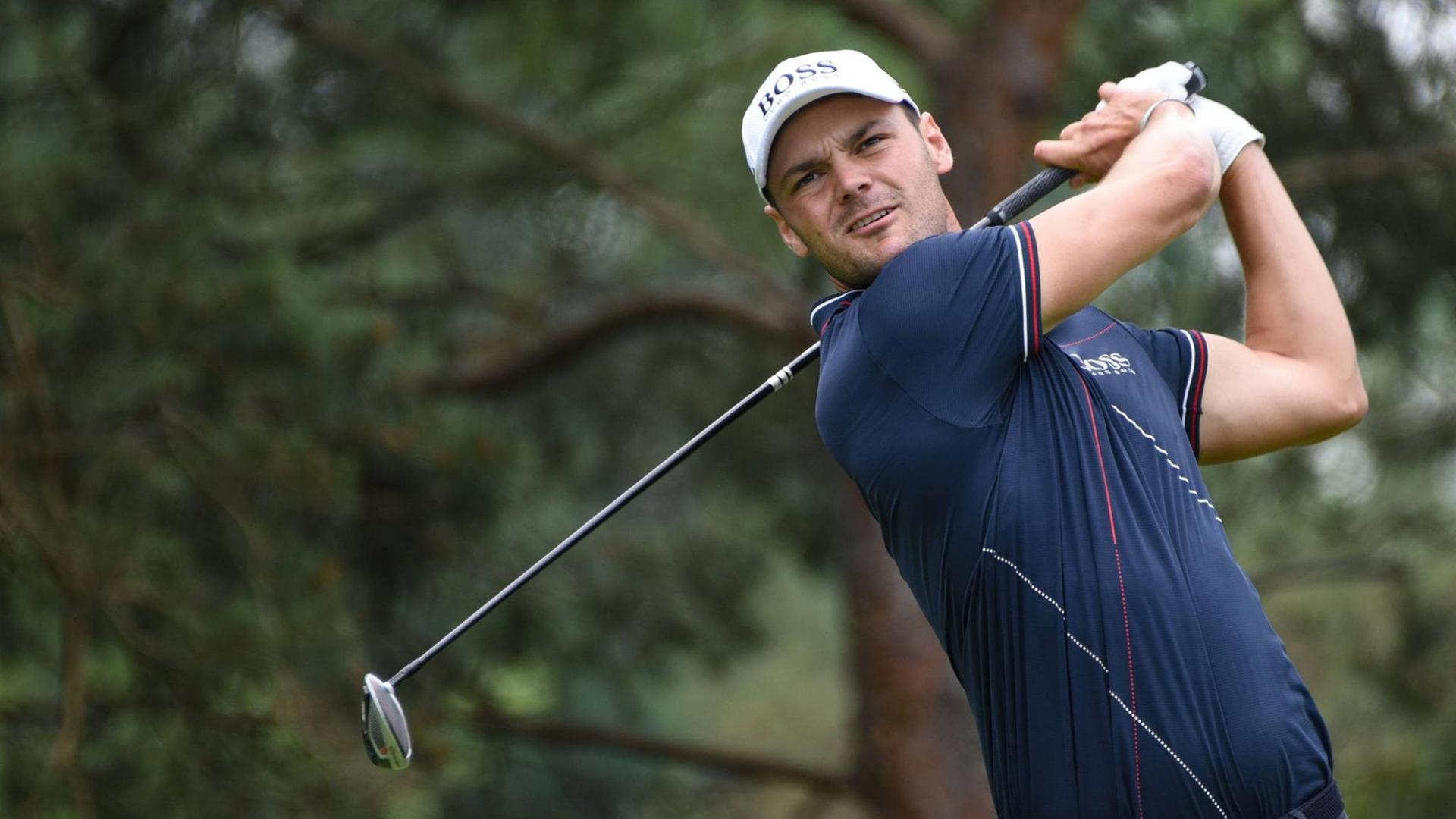 Golfer Martin Kaymer schlägt den Ball. Golfer Martin Kaymer schlägt den Ball.
