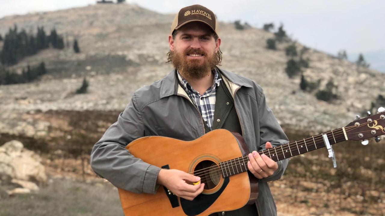 Mit Holzfällerhemd und Gitarre - der Evangelikale Christ Zac Waller im Westjordanland