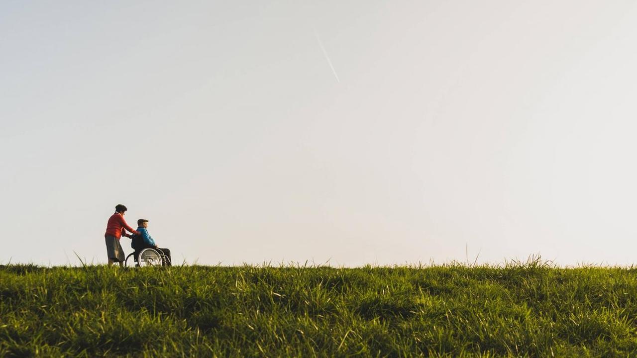 Mein Partner, ein Pflegefall Wie Krankheit die Liebe verändert