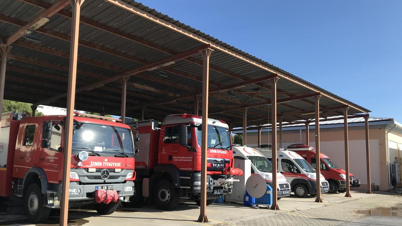 Allzeit bereit – die Einsatzfahrzeuge der Feuerwehr von Izmir.