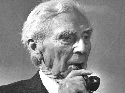 Bertrand Russell während einer Pressekonferenz am 19. Februar 1961 in London. Der walisische Mathematiker und Philosoph war einer der Vorkämpfer der Friedensbewegung.
