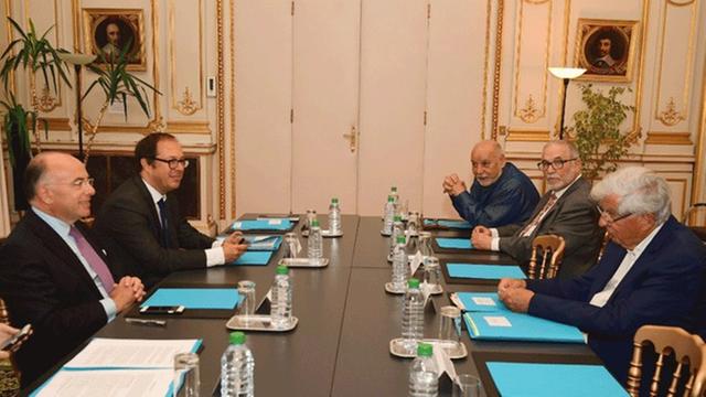 Vorne links Innenminister Cazeneuve, gegenüber Chevenement im Gespräch über die Stiftung Islam de France