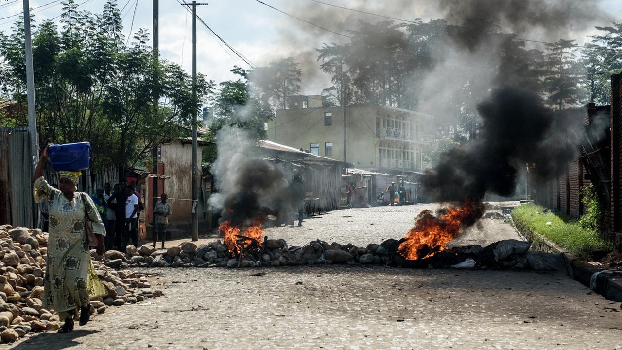In Burundi kämpfen Putschisten gegen Anhänger der Regierung.