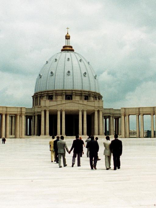 Die Kathedrale "Unserer Lieben Frau des Friedens" in Yamoussoukro an der Elfenbeinküste