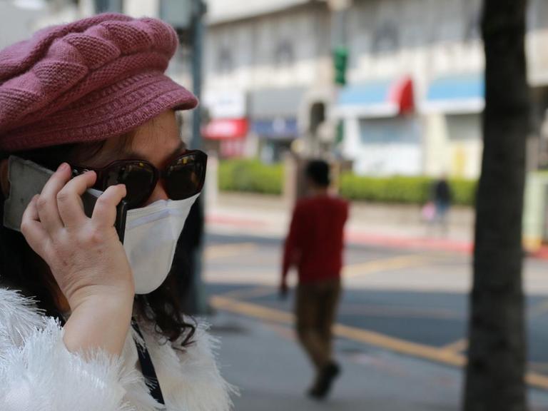 Das öffentliche Leben in Taiwans Hauptstadt Taipeh läuft trotz Corona-Krise weitgehend normal unter Einhaltung von Schutzmaßnahmen.