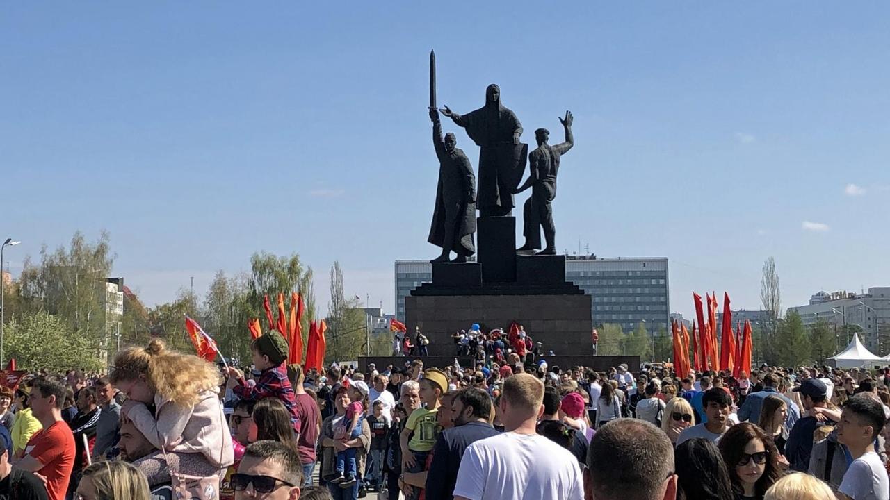 Zahlreiche Menschen feiern in Perm den "Tag des Sieges"
