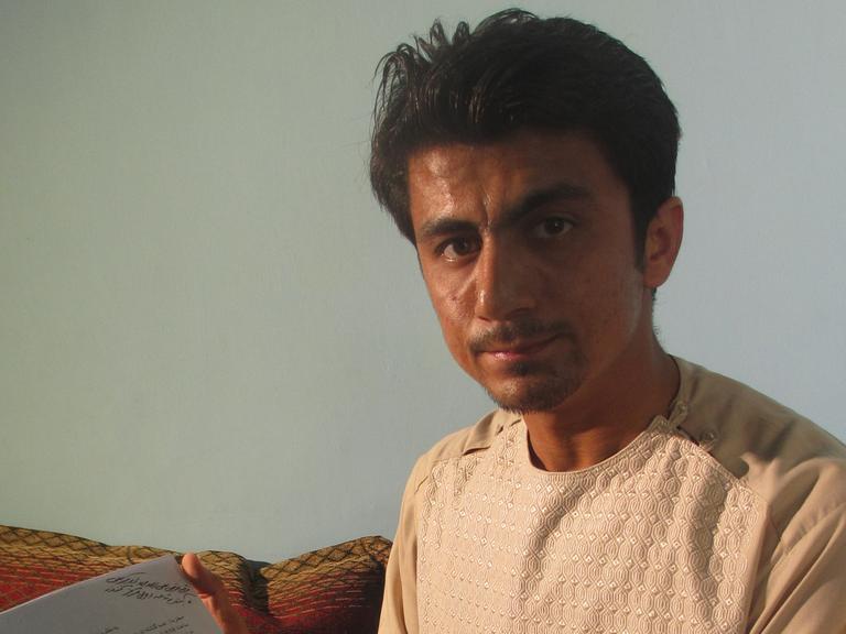 Der Übersetzer Aliullah Nazary im Jahr 2013 in Kundus.