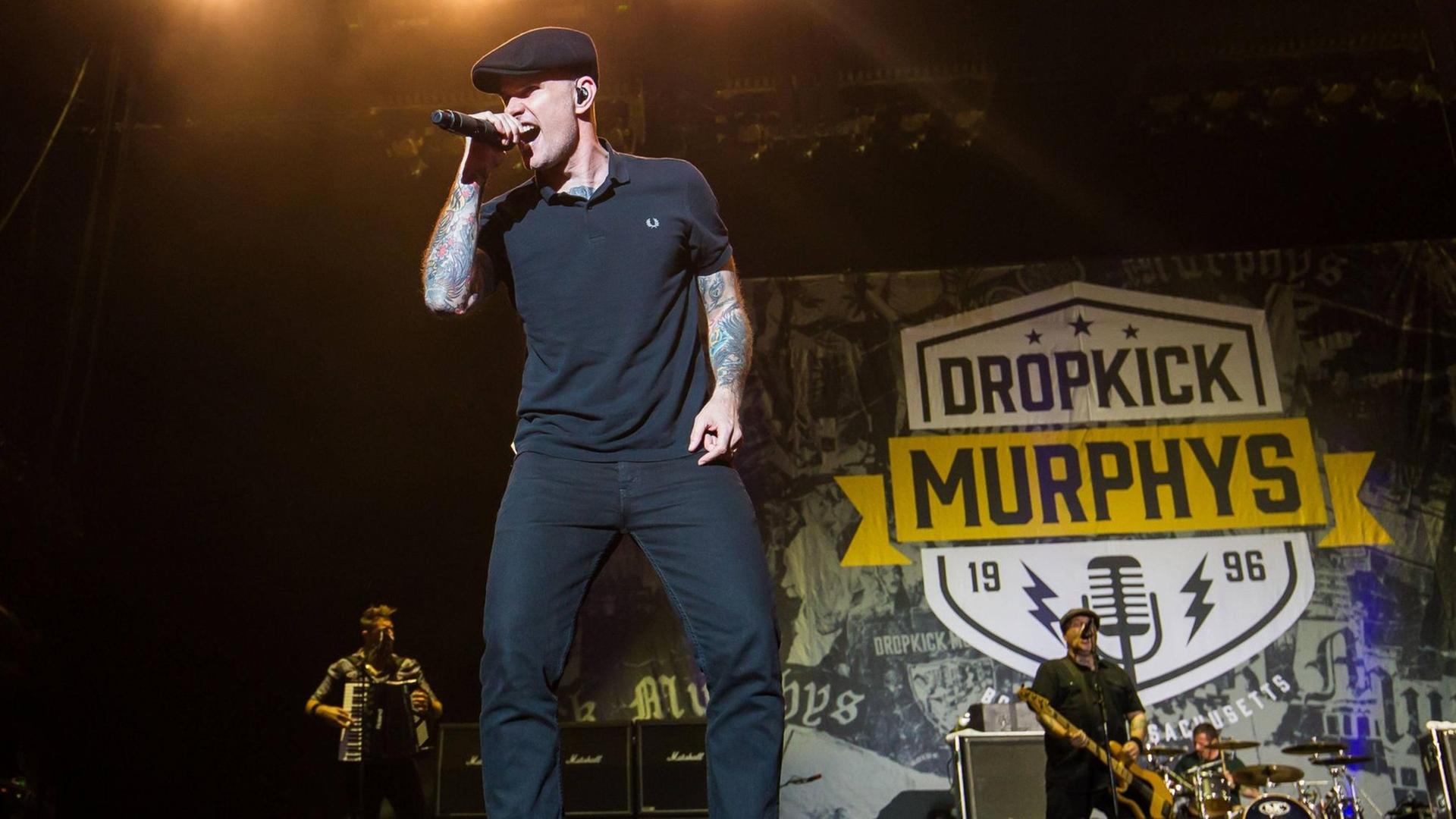 Die Band Dropkick Murphys steht am 24. Juni 2016 im Rahmen des Hurricane Festivals in Scheeßel auf der Bühne.