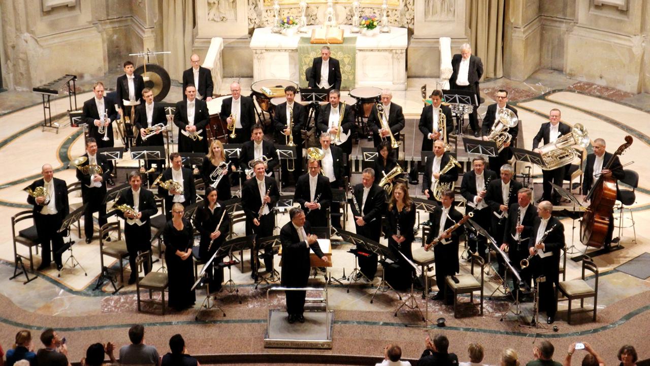 Die Sächsische Bläserphilharmonie bei einem Konzert in der Kreuzkirche in Dresden Die Sächsische Bläserphilharmonie bei einem Konzert in der Kreuzkirche in Dresden