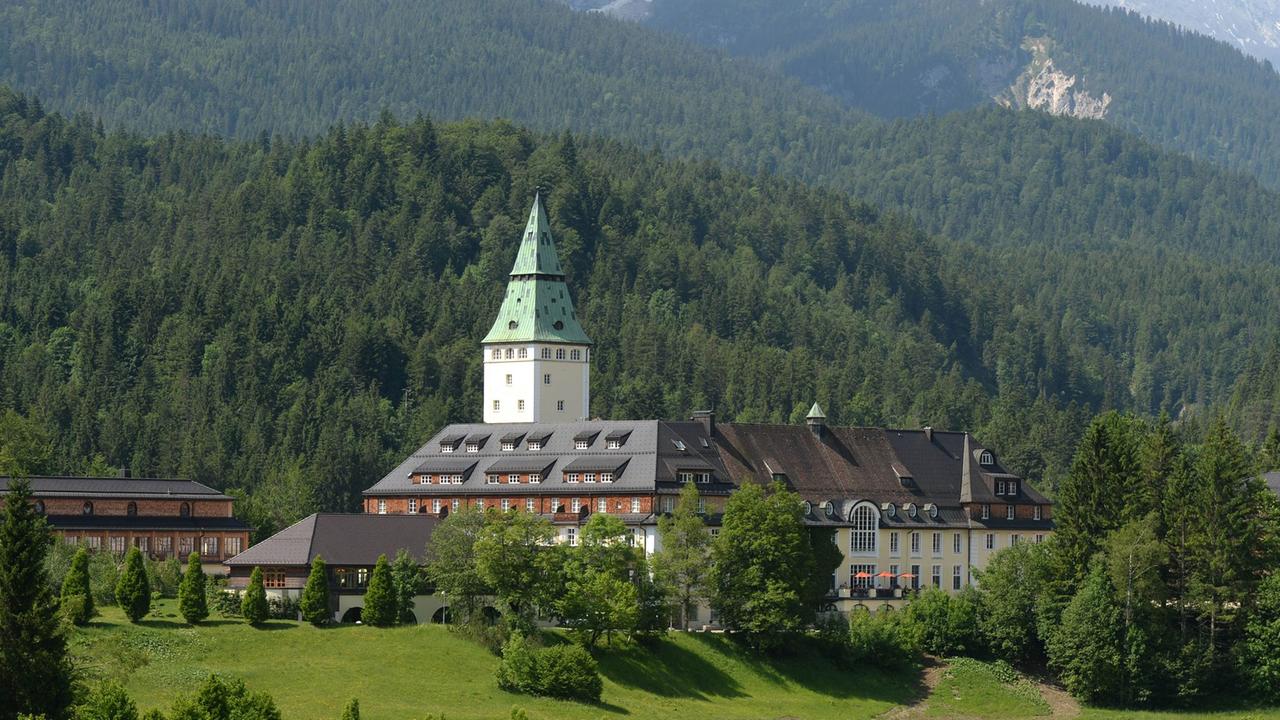 Das Schloss Elmau in der Nähe von Garmisch-Partenkirchen ist Ort des G8-Treffens im Juni 2015.
