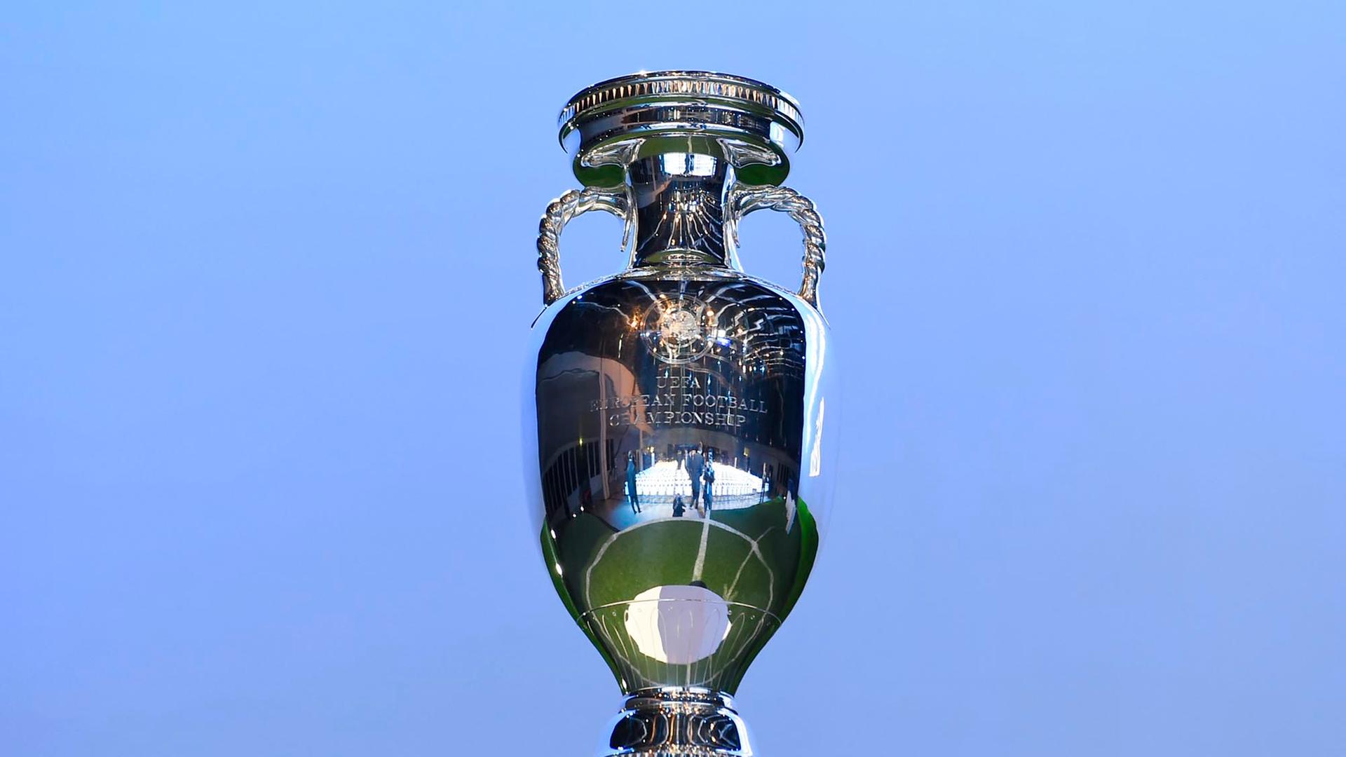 Der Pokal für die Fußball-EM 2020: Die UEFA vergab das Finale nach London