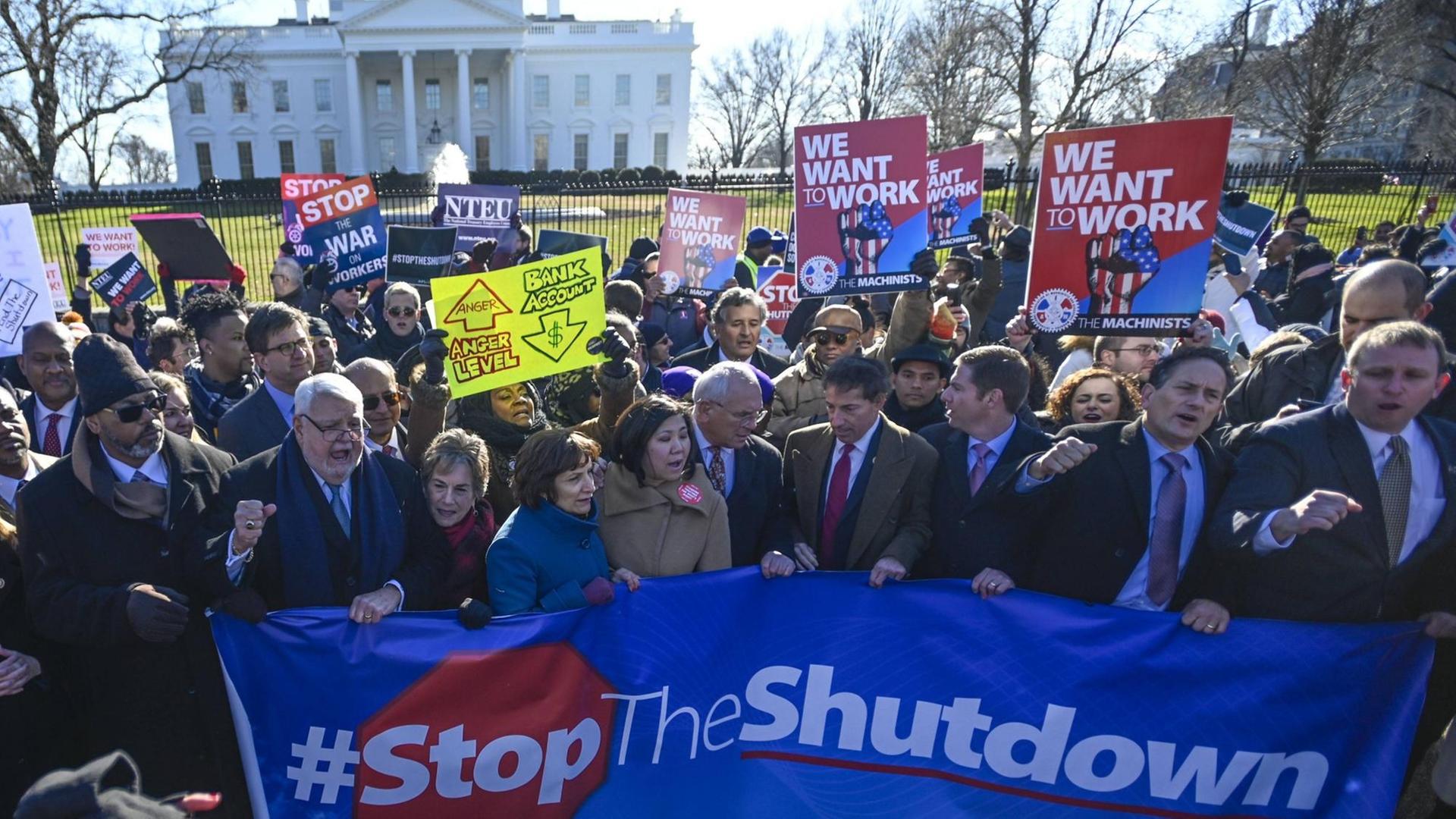 January 10, 2019 - Washington, District of Columbia, U.S - Hundreds of federal workers and contractors rally against the partial federal government shutdown in front of the White House in Washington, DC Washington U.S. PUBLICATIONxINxGERxSUIxAUTxONLY - ZUMAs238 20190110_zap_s238_010 Copyright: xRiccardoxSavix