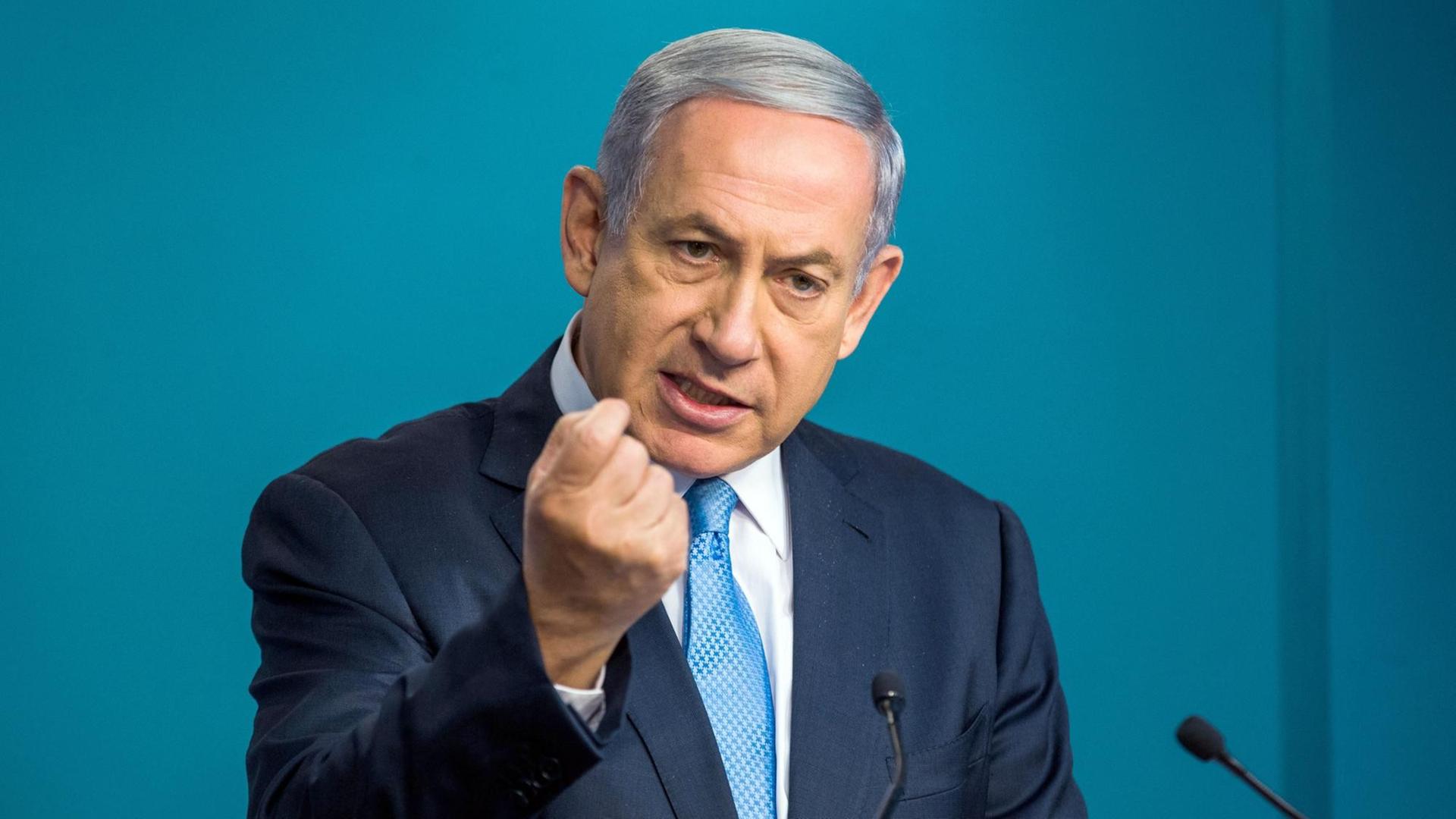 Die Gruppe "Frauen wagen Frieden" fordern Ministerpräsident Netanjahu auf, die Verhandlungen wiederaufzunehmen.