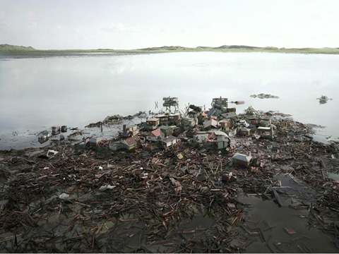 Ein echter See, Modellhäuser - oder hat hier ein Tsunami für Zerstörung gesorgt? Ein echter See, Modellhäuser - oder hat hier ein Tsunami für Zerstörung gesorgt?