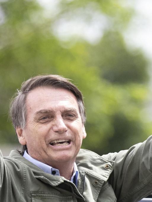 Jair Bolsonaro nach der vergangenen Präsidentschaftwahl vor Unterstützern