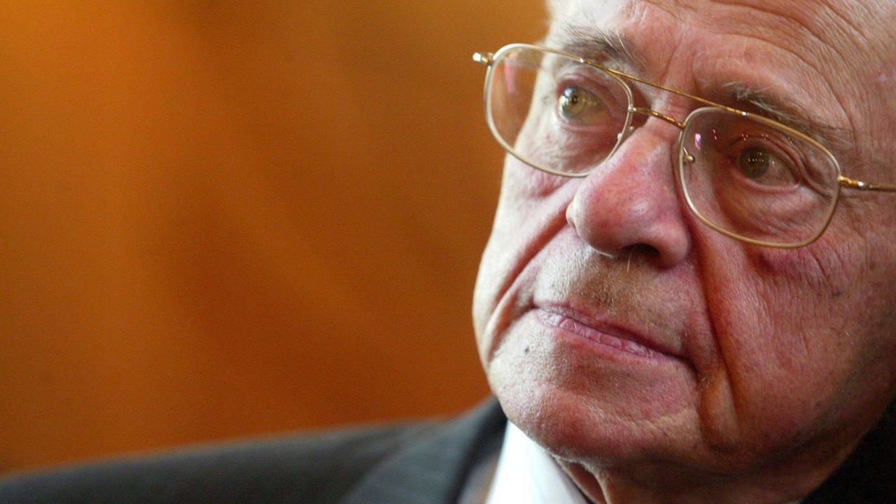 Schriftsteller Stanislaw Lem in einer Nahaufnahme im Jahr 2005.