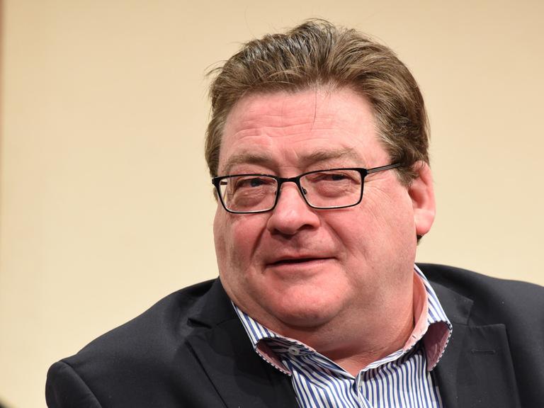 Der schottische Schriftsteller John Burnside 2015 in Köln