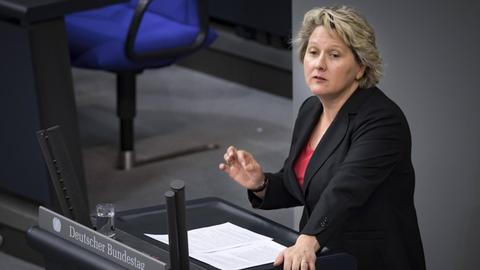 Bundesumweltministerin Svenja Schulze (SPD) im Bundestag
