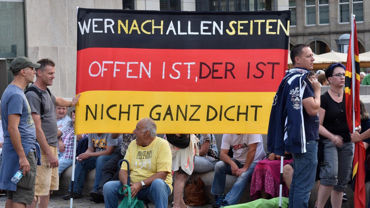 Anhänger der islamkritischen Pegida-Bewegung in Dresden