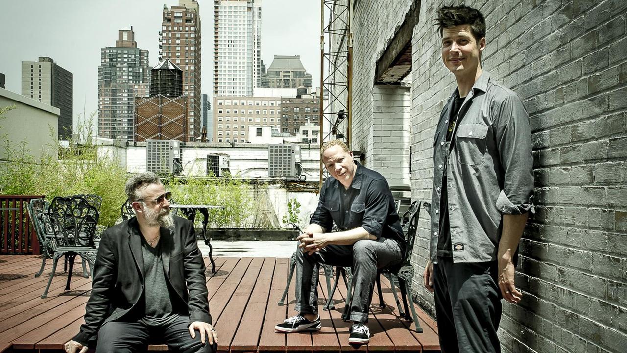 Das Ches Smith-Trio mit Mat Maneri und Craig Taborne