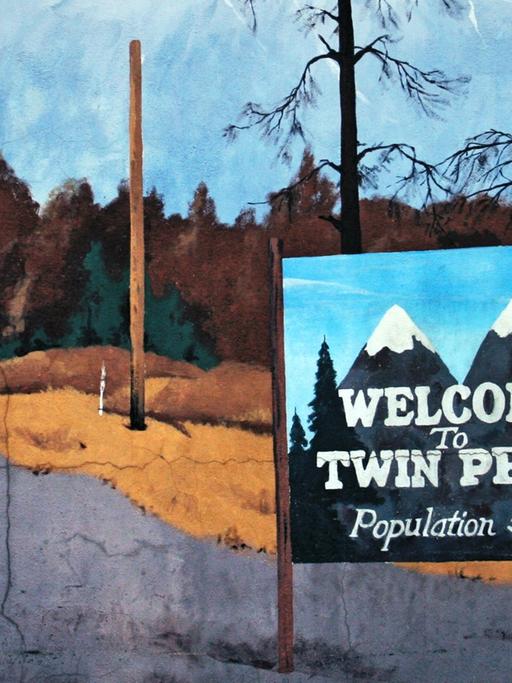 Wandbemalung in einem Café in Twin Peaks mit aufgemaltem Ortsschild