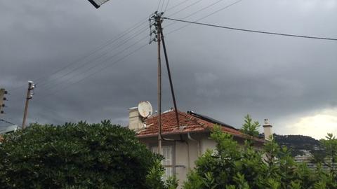 Dunkle Wolken über Cannes.