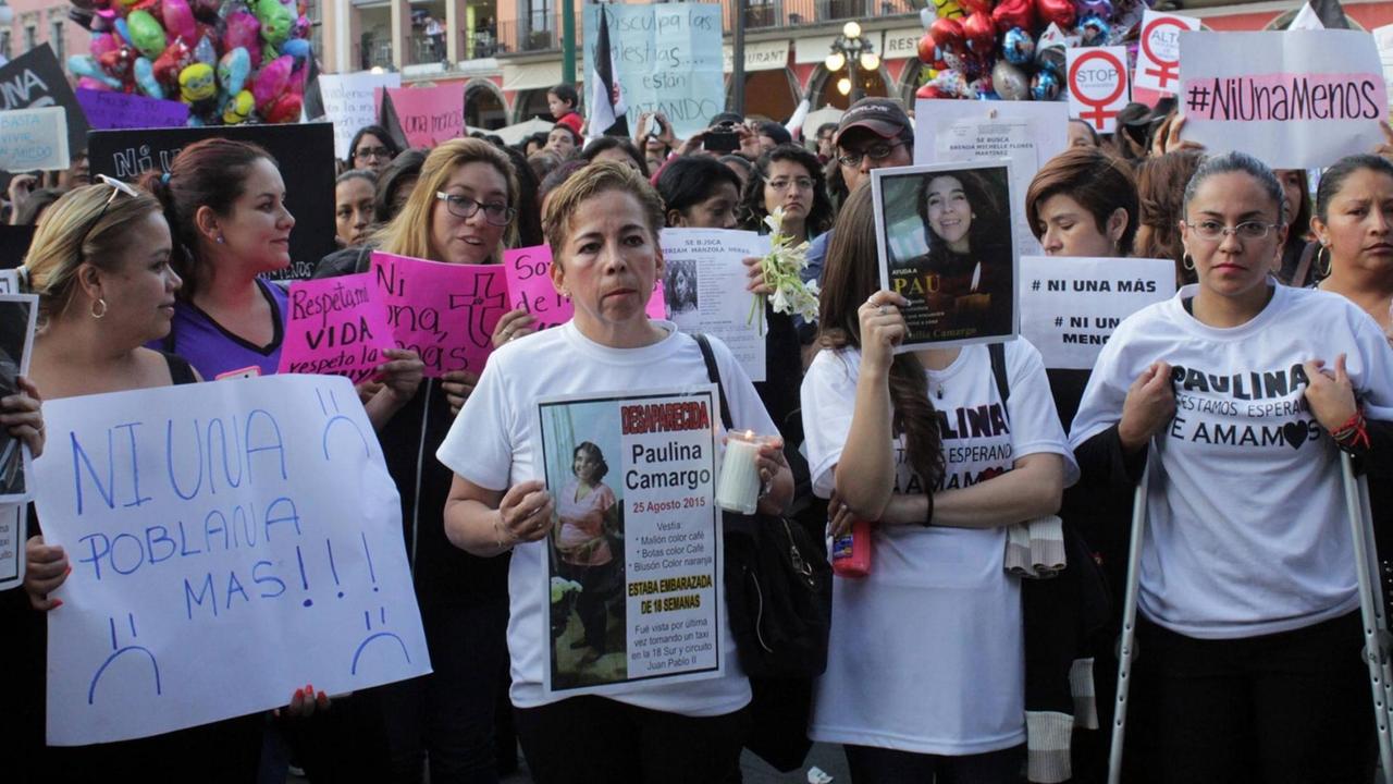 Teilnehmerinnen einer Demonstration gegen Gewalt an Frauen - hier in Mexiko im Februar 2016