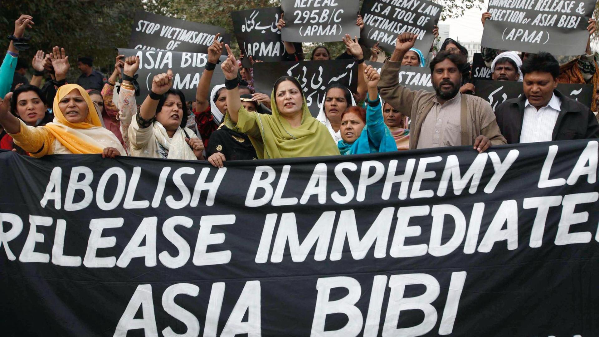Unterstützer des pakistanischen Minderheiten-Verbandes APMA bei einer Demonstration für die Freilassung von Asia Bibi im Jahr 2010