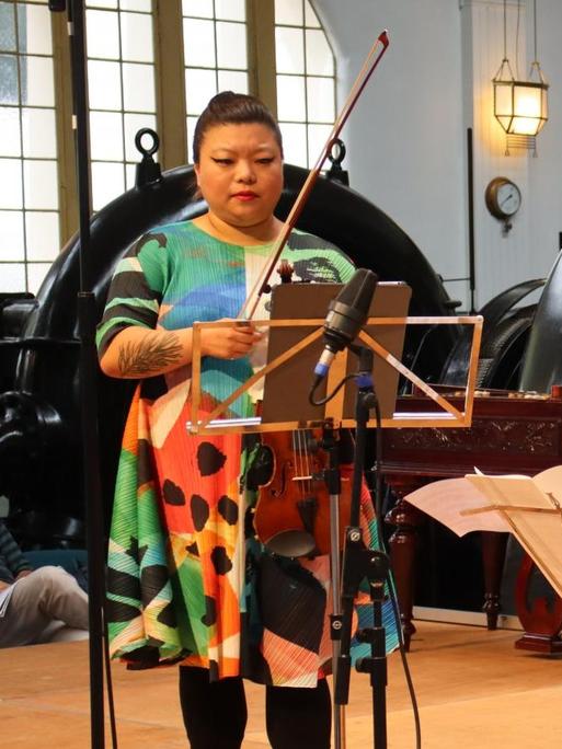 Yura Lee und Maximilian Hornung auf der Bühne des Kraftwerks Heimbach in der Eifel beim Kammermusikfest Spannungen am 30.06.2019