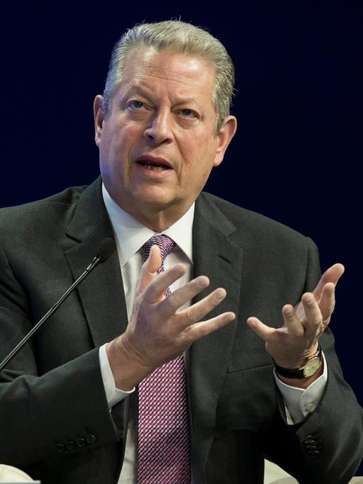 Al Gore bei einer Podiumsdiskussion