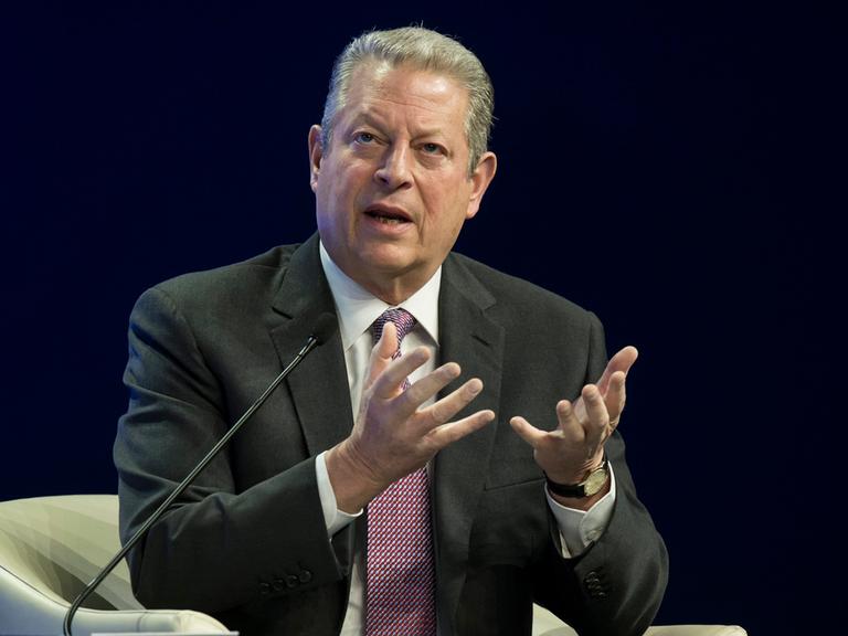Al Gore bei einer Podiumsdiskussion