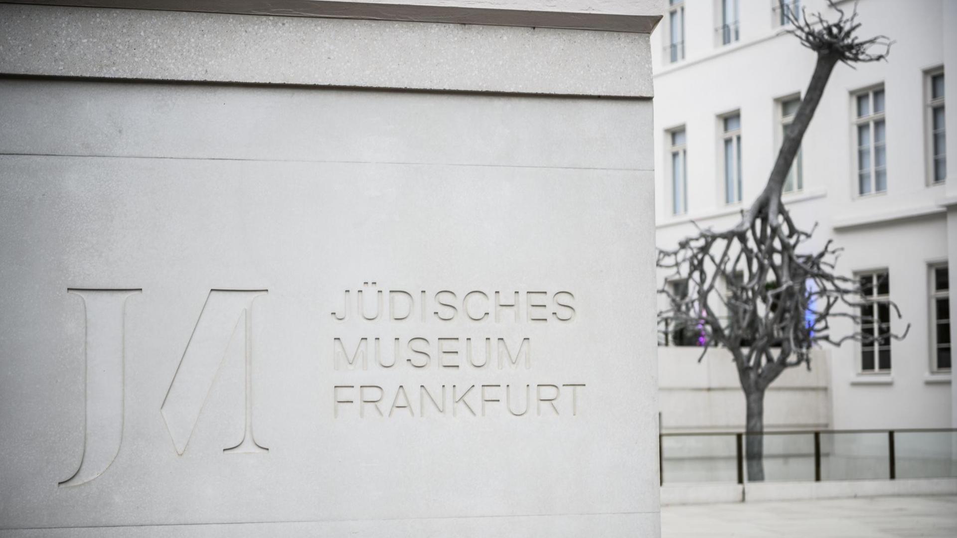 Hessen, Frankfurt/Main: Außenwand des Erweiterungsbau trägt den Schriftzug Jüdisches Museum Frankfurt. Foto: Andreas Arnold / dpa