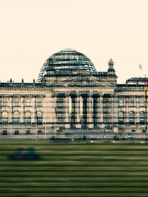 Binärcode läuft über das Bild vom Bundestag in Berlin (Symbolbild)
