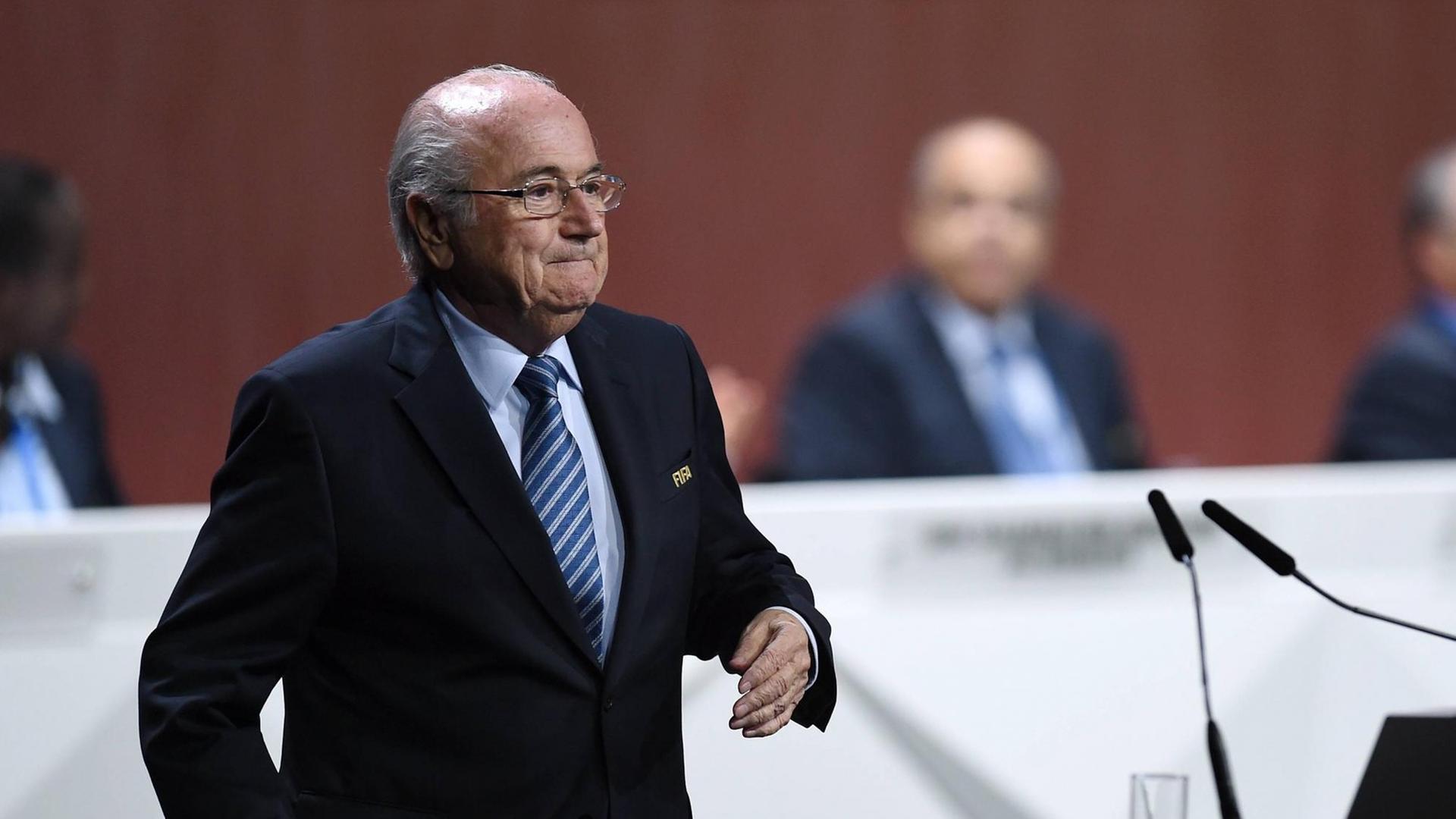 FIFA-Präsident Joseph Blatter presst die Lippen aufeinander.
