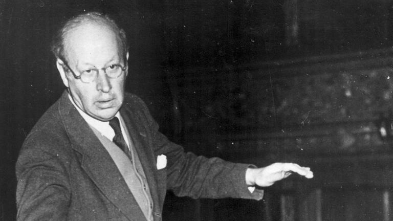 Mit dieser Musik von Anfang an vertraut: Der britische Dirigent und Komponist Sir Eugene Goossens (1893-1962) hinterließ eine hervorragende Aufnahme von Strawinskys Sinfonie