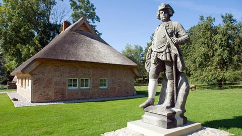 Das Standbild von Preußen-König Friedrich Wilhelm I. ("Soldatenkönig") steht in Groß Stresow (Mecklenburg-Vorpommern) vor dem Verräterhaus. Es soll an den Sieg der Preußen und Dänen über Schweden in der Schlacht bei Stresow 1715 im Nordischen Krieg erinnern. Der Bildhauer Friedrich Wilhelm Stürmer aus Berlin fertigte das Standbild 1855.