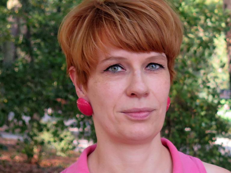 Portraitfoto der Journalistin Jenni Zylka