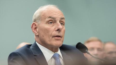 Der bisherige Heimatschutz-Minister John Kelly wird neuer Stabschef im Weißen Haus. US-Präsident Donald Trump entließ Vorgänger Reince Priebus.