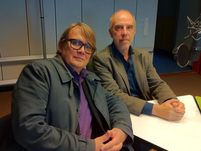 Sven Regener (links) und Jakob Ilja von Element of Crime im Deutschlandradio-Studio.