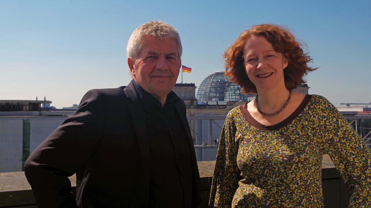 Roland Jahn mit DLF-Redakteurin Christiane Habermalz auf der Terrasse des Deutschlandradio-Hauptstadtstudios
