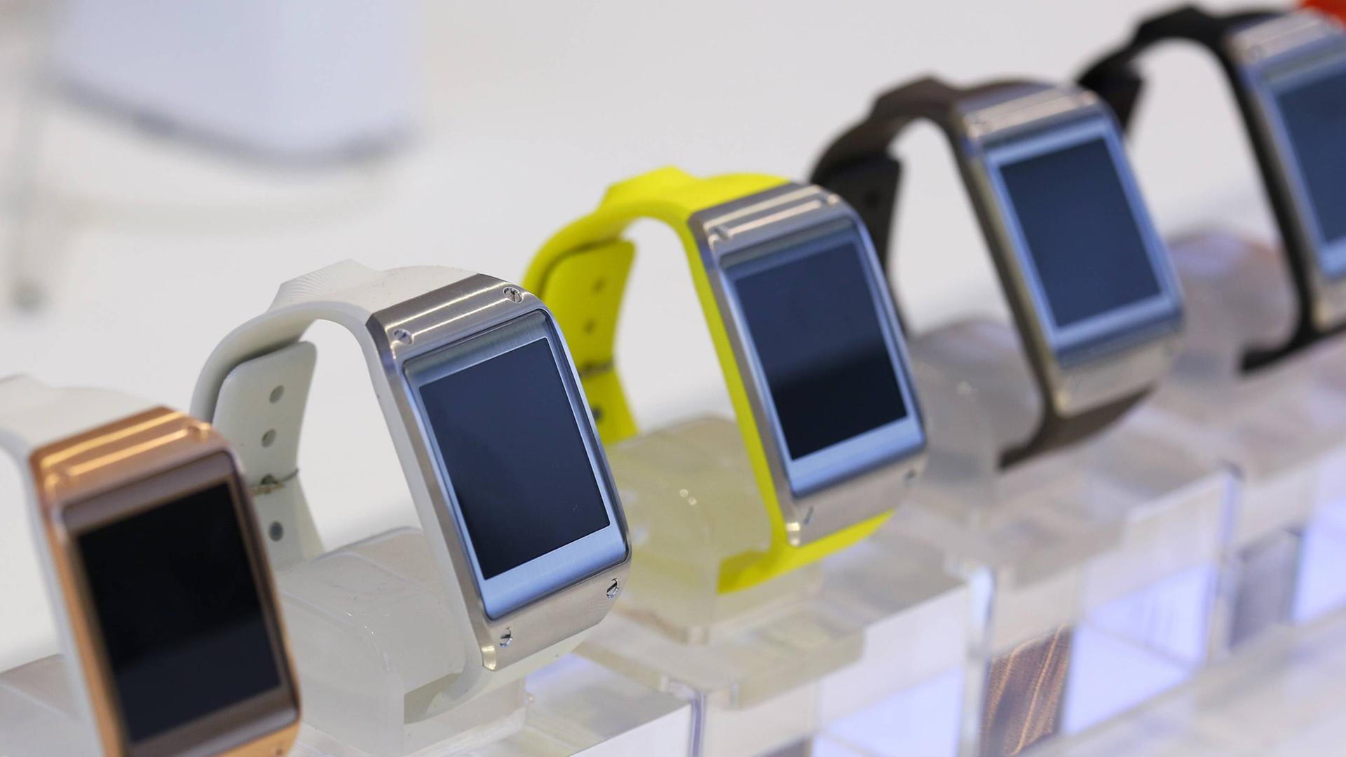 Smartwatch, eine Armbanduhr die ein Smartphone in sich vereint.