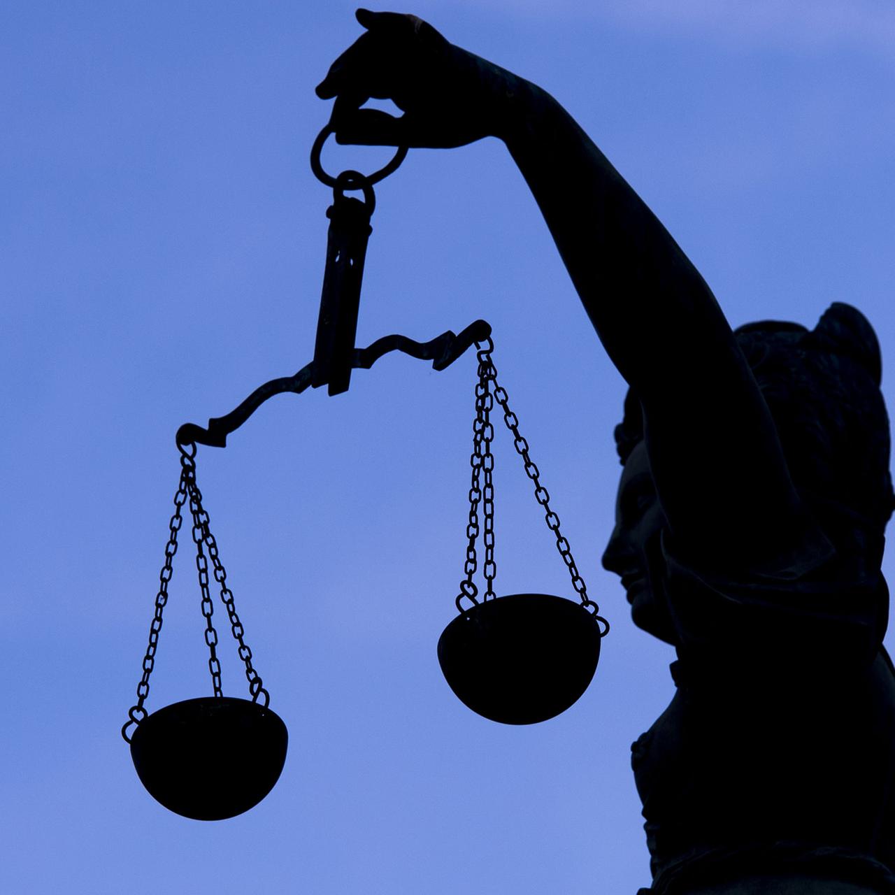 Eine Statue der Justitia