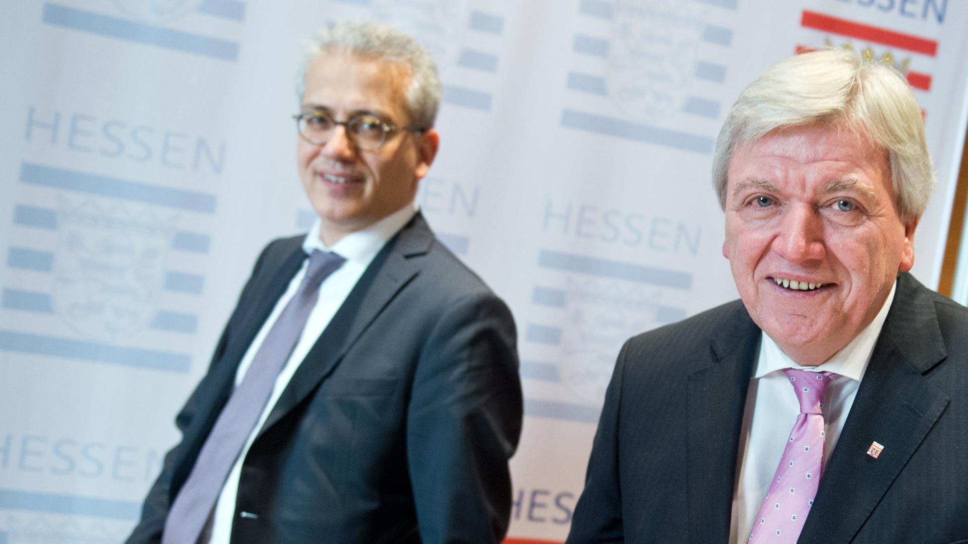 Ein Jahr nach dem Start der schwarz-grünen Koalition in Hessen ziehen Volker Bouffier (CDU) und Tarek Al-Wazir (Grüne) Bilanz