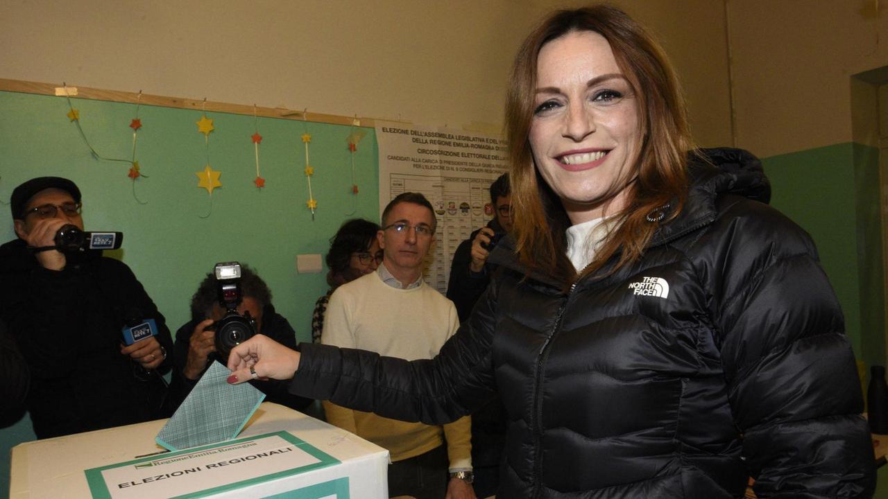 Emilia Romagna: Lucia Borgonzoni an der Wahlurne