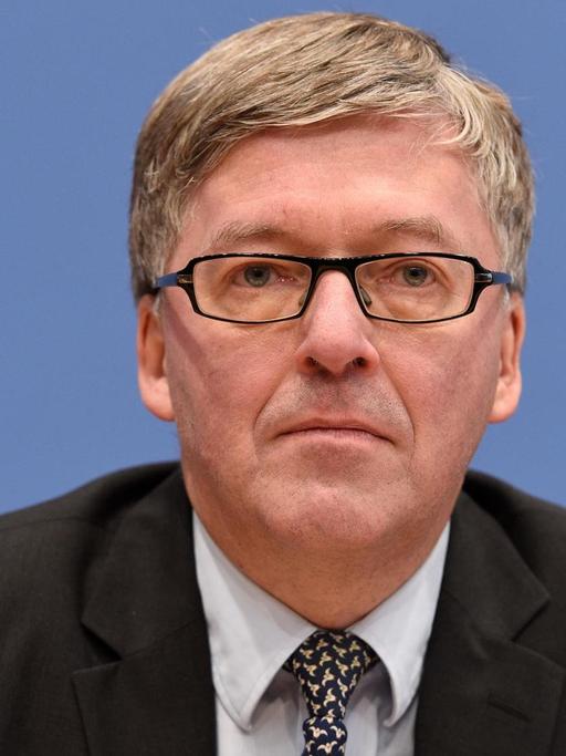 Der Wehrbeauftragte des Bundestages, Hans-Peter Bartels (SPD), am 24.01.2017 in der Bundespressekonferenz in Berlin.